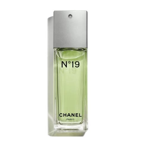 N°19 EAU DE TOILETTE VAPORIZZATORE 